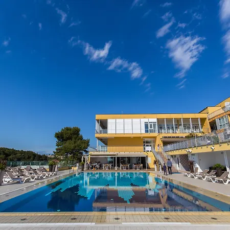 Splendid אתר נופש 3*