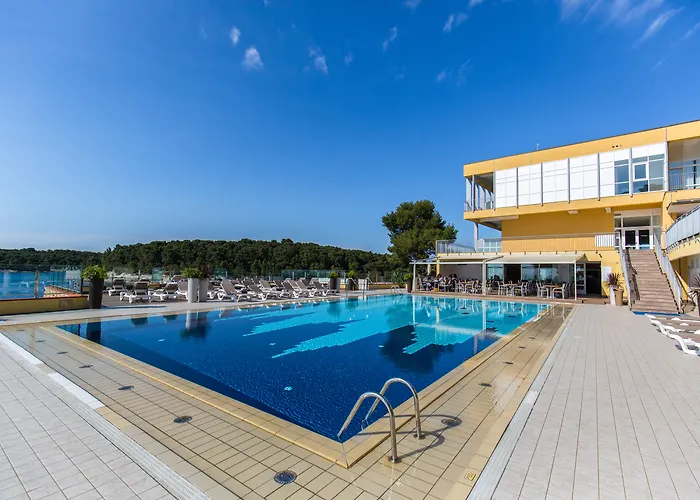 Üdülőközpont Splendid 3*